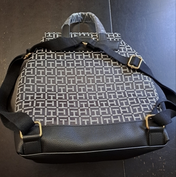 NWT Tommy Hilfiger Camilla II Flap Backpack   11\